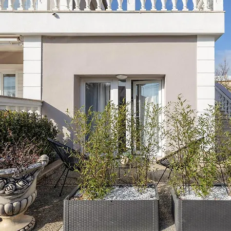 Apartament Front In With Wifi Jadranovo